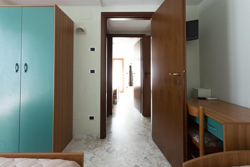 Roma Hotel Pineto Bagian luar foto