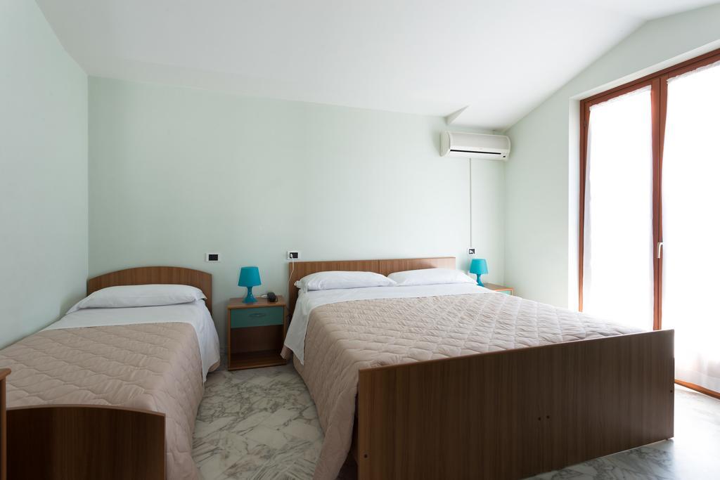Roma Hotel Pineto Bagian luar foto