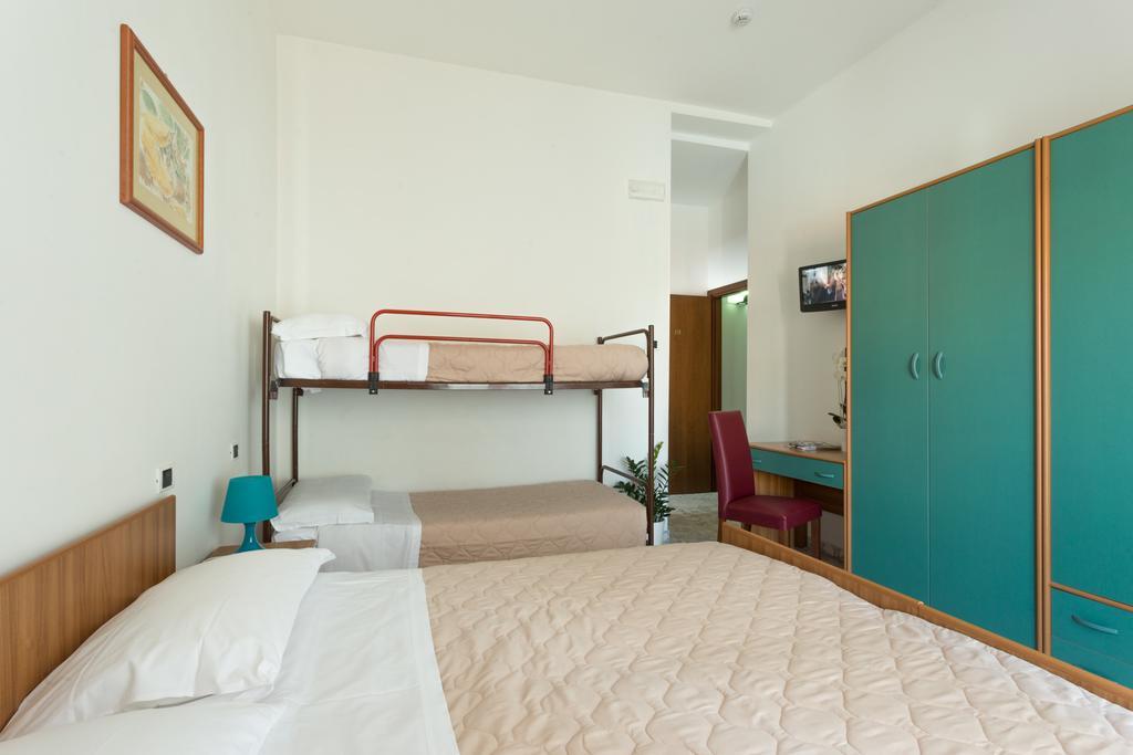 Roma Hotel Pineto Bagian luar foto