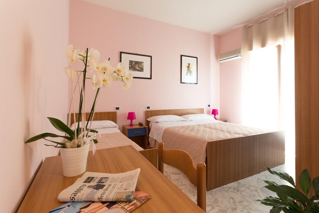 Roma Hotel Pineto Bagian luar foto