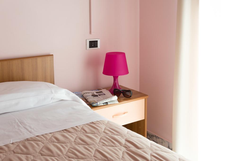 Roma Hotel Pineto Bagian luar foto