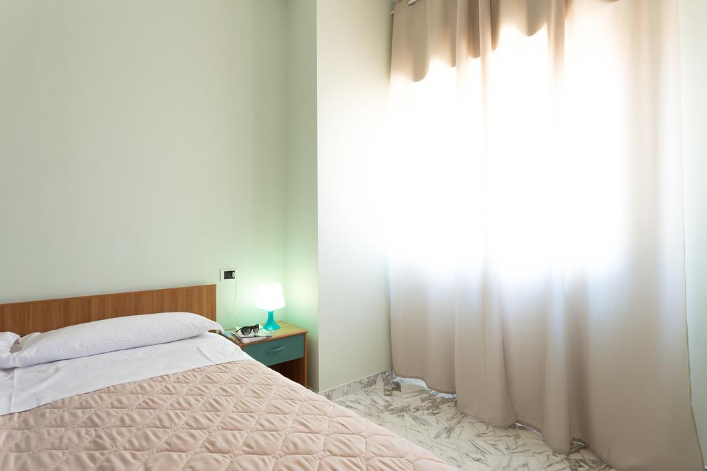 Roma Hotel Pineto Bagian luar foto