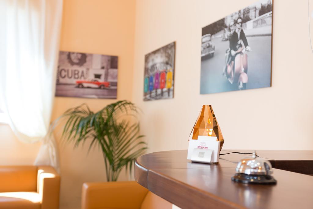 Roma Hotel Pineto Bagian luar foto