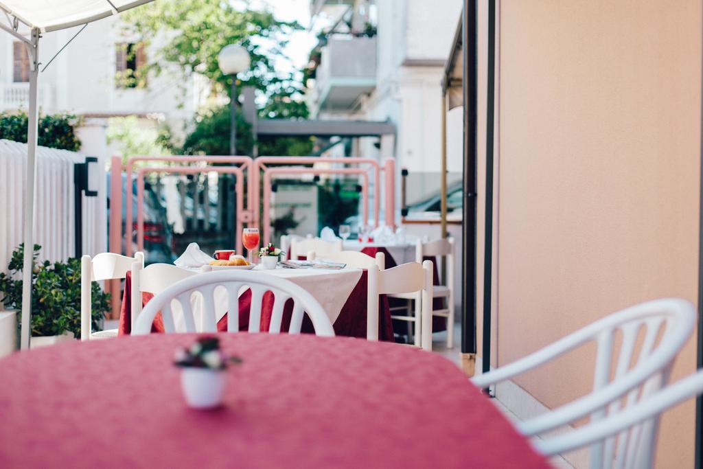 Roma Hotel Pineto Bagian luar foto
