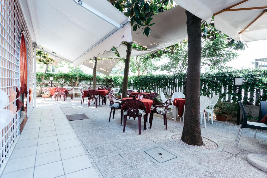 Roma Hotel Pineto Bagian luar foto