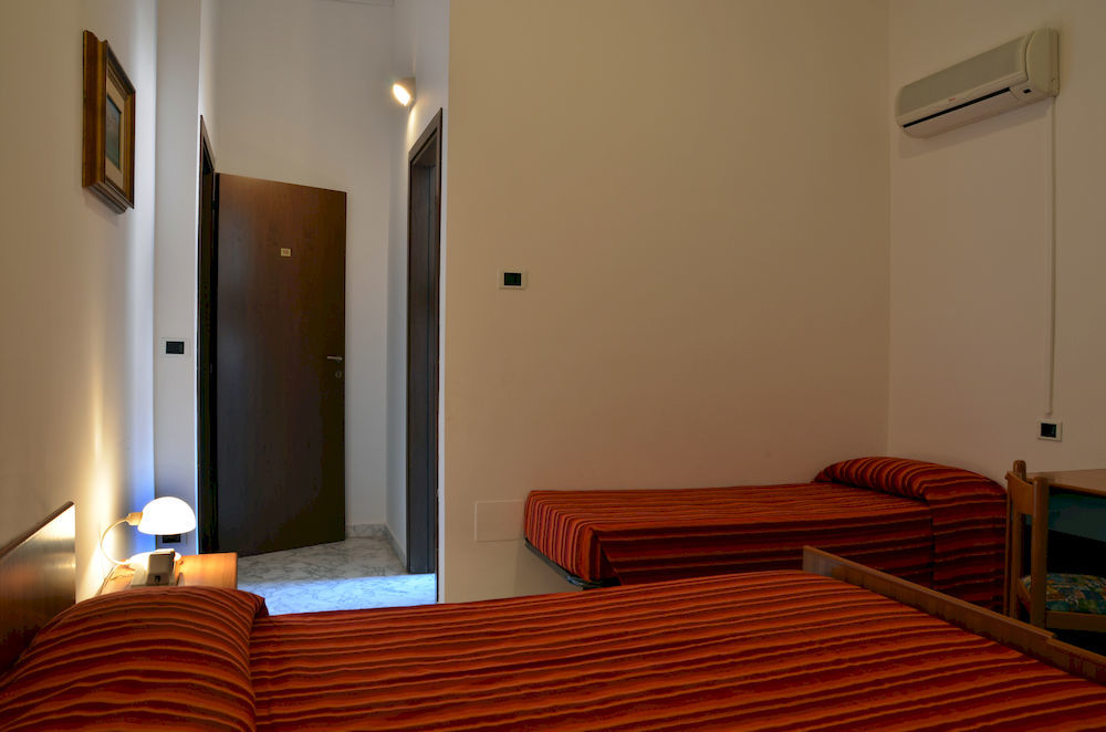 Roma Hotel Pineto Bagian luar foto
